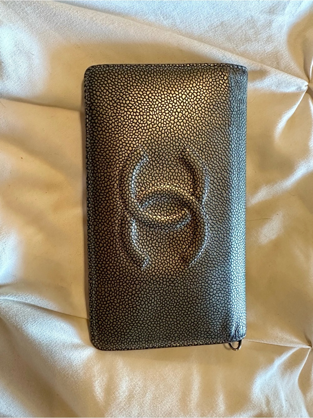 CHANEL Textured Black Crossbody Bag with Silver Chain - Picture 3 of 11